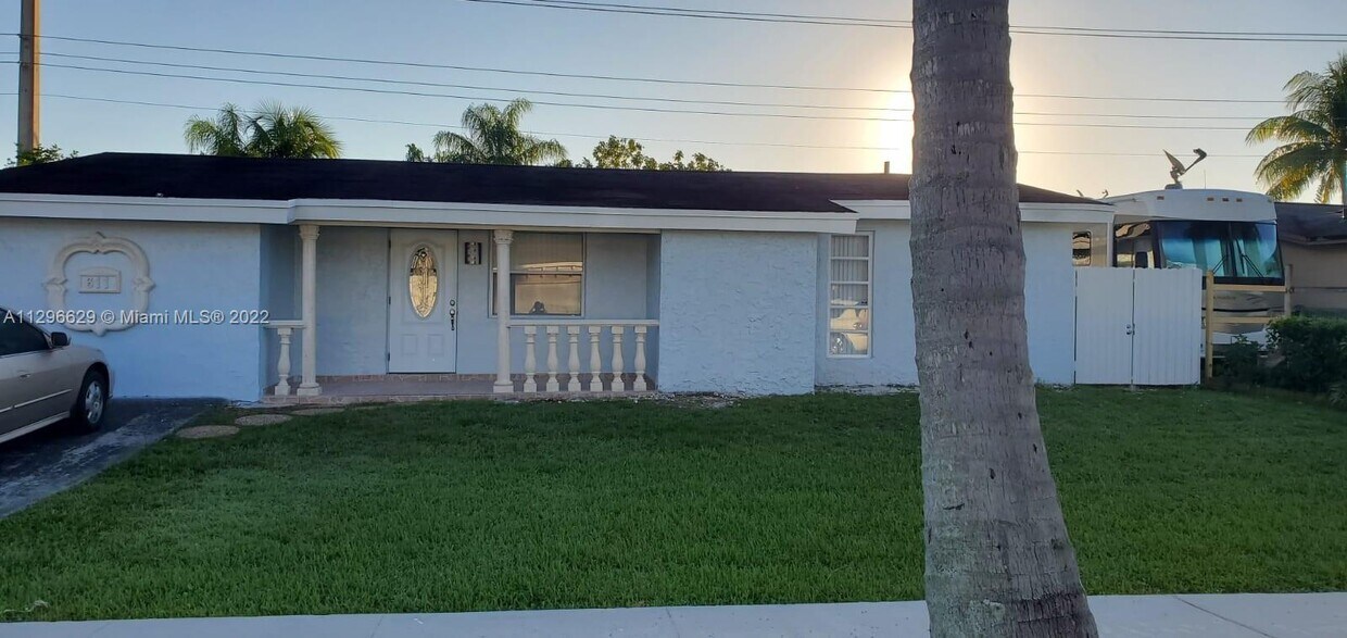 611 NW 92nd Ave, Pembroke Pines, FL 33024 House for Rent in Pembroke Pines, FL