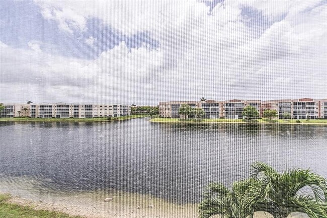 Foto del edificio - 7558 Trent Dr