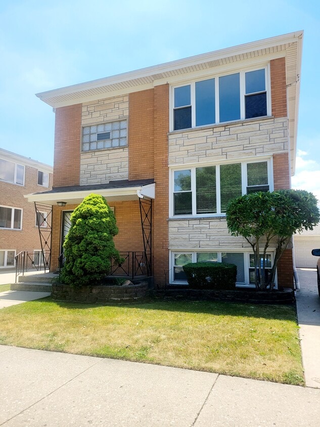 Primary Photo - 8537 W Foster Ave