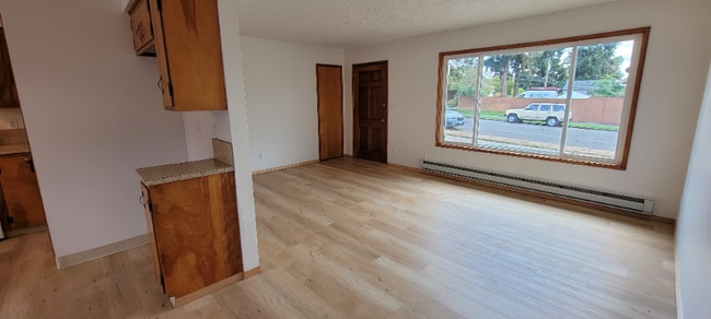 Building Photo - 700 E 22nd St