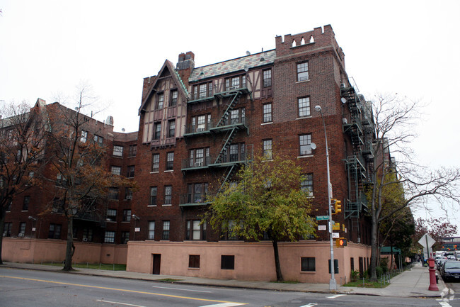 Bronx Park East Apartments