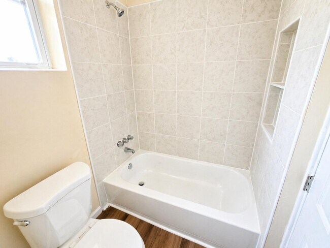 Foto del edificio - 2527 W Cold Spring Ln