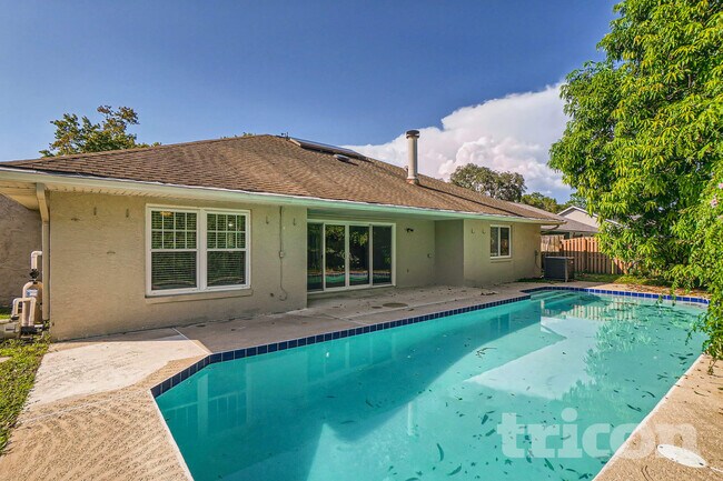 Foto del edificio - 361 Glenholly Ct