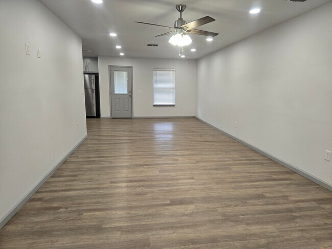 Foto del edificio - Beautiful 3 Bedroom, 2 Bath, 2 Car Garage Home with Modern Finishes