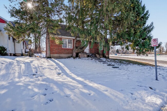 Building Photo - 5000 Plover Ave