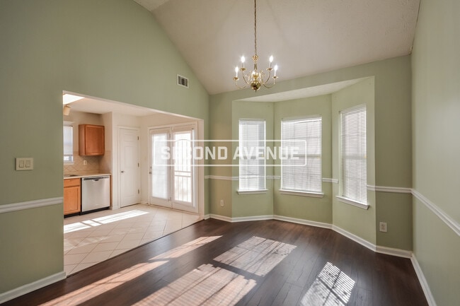 Building Photo - 3016 Sherbourne DR