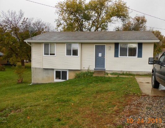 Primary Photo - 813 W Lawrence Ave