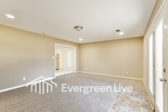 Building Photo - 3106 Jeanne Rd