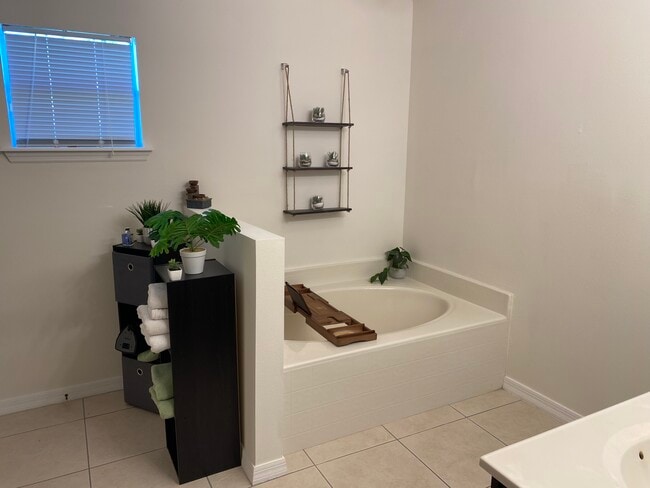 Building Photo - 4600 Tarrega St