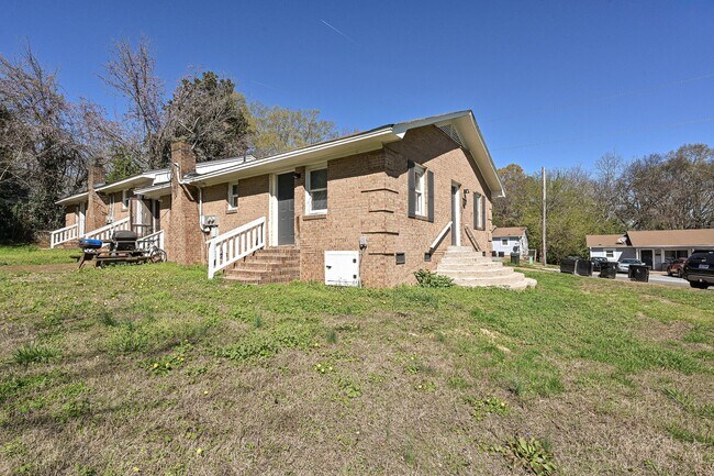 Building Photo - 306 E Hudson St