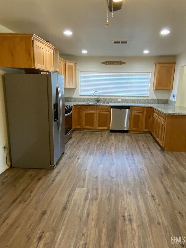 Building Photo - 3805 Phaffle Dr