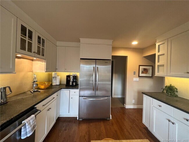 Foto del edificio - 32 Hanson Rd