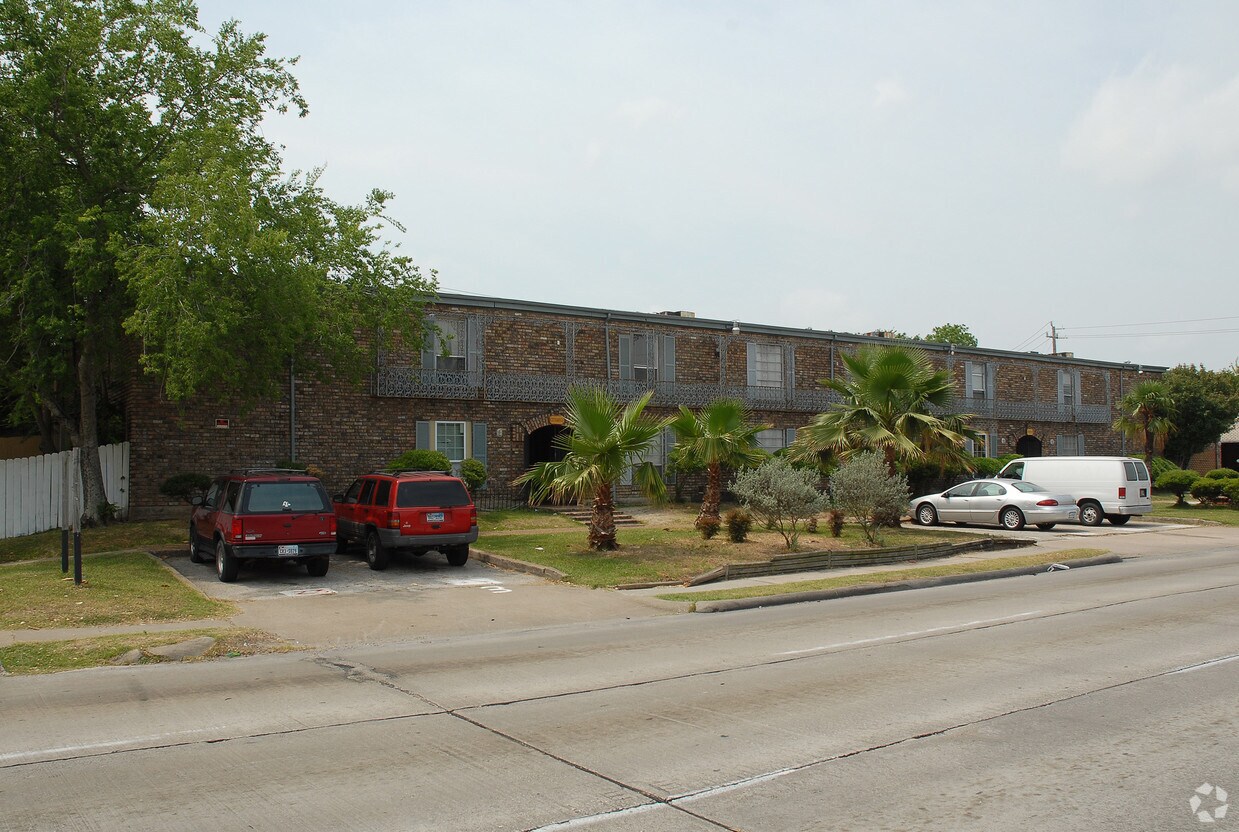 Beechnut Chateau Apartaments - Beechnut Chateau Apartments