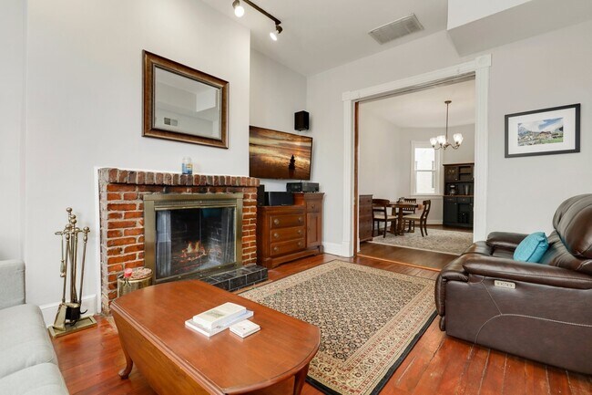 Foto del edificio - 704 12th St NE