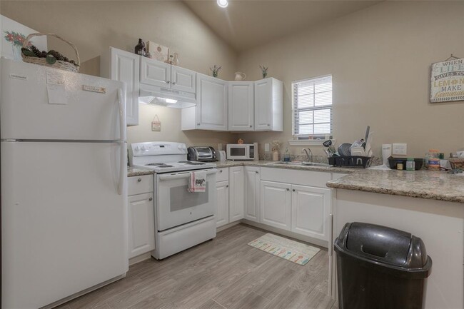 Building Photo - 875 FM 1696