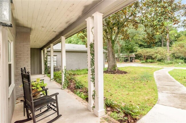 Building Photo - 2113 Riverforest Dr
