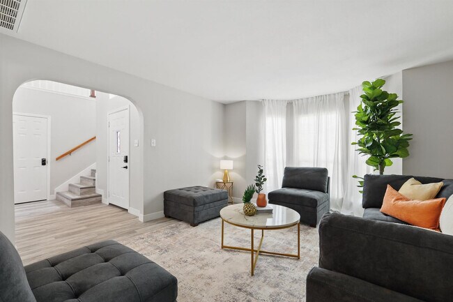 Building Photo - 2825 Waverly Rd