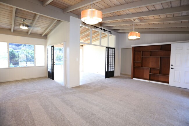 Building Photo - Moanalua Gardens - Renovated - single leve...