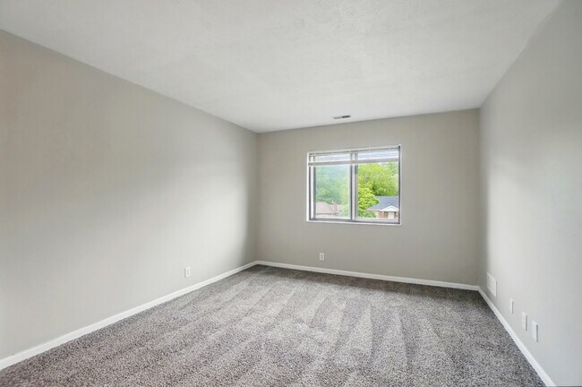 Building Photo - 480 Pedretti Ave