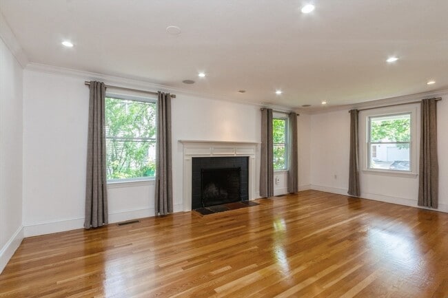 Building Photo - 37 Philbrick Rd