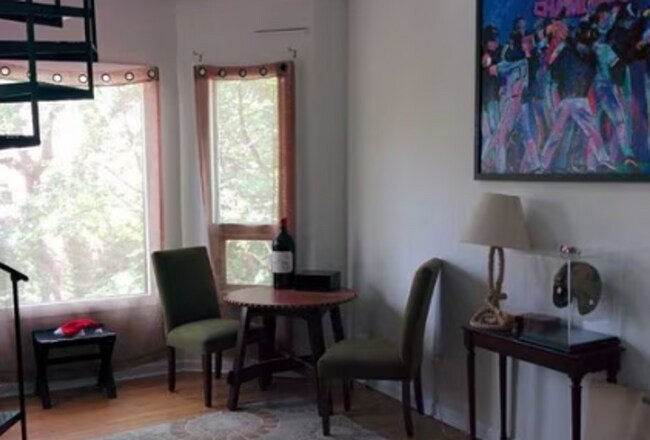 Foto del edificio - 863 W Lill Ave