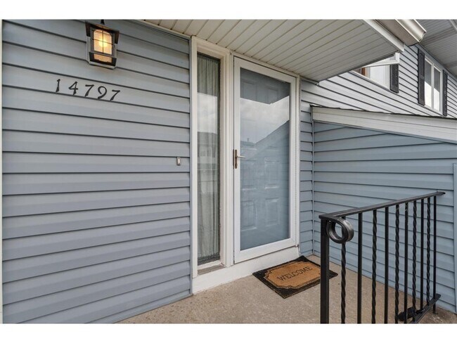 Foto del edificio - 14797 Lower Endicott Way