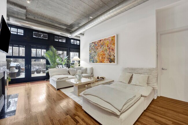 Foto del edificio - 1151 W 15th St