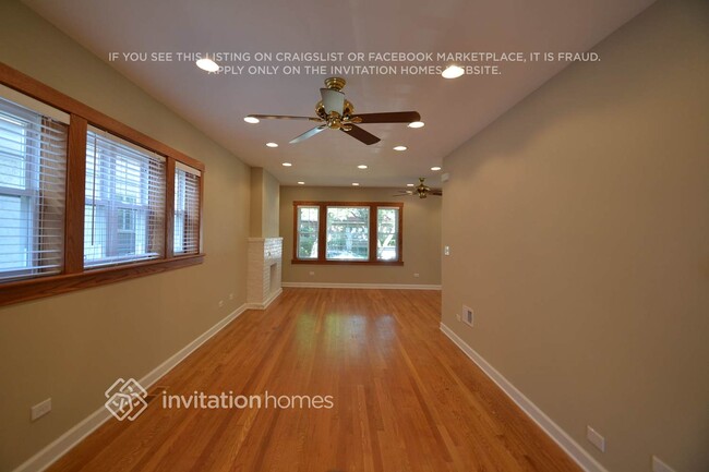Foto del edificio - 6209 N Maplewood Ave