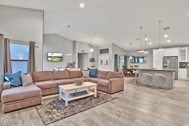 Foto del edificio - 5714 E Paradise Ln