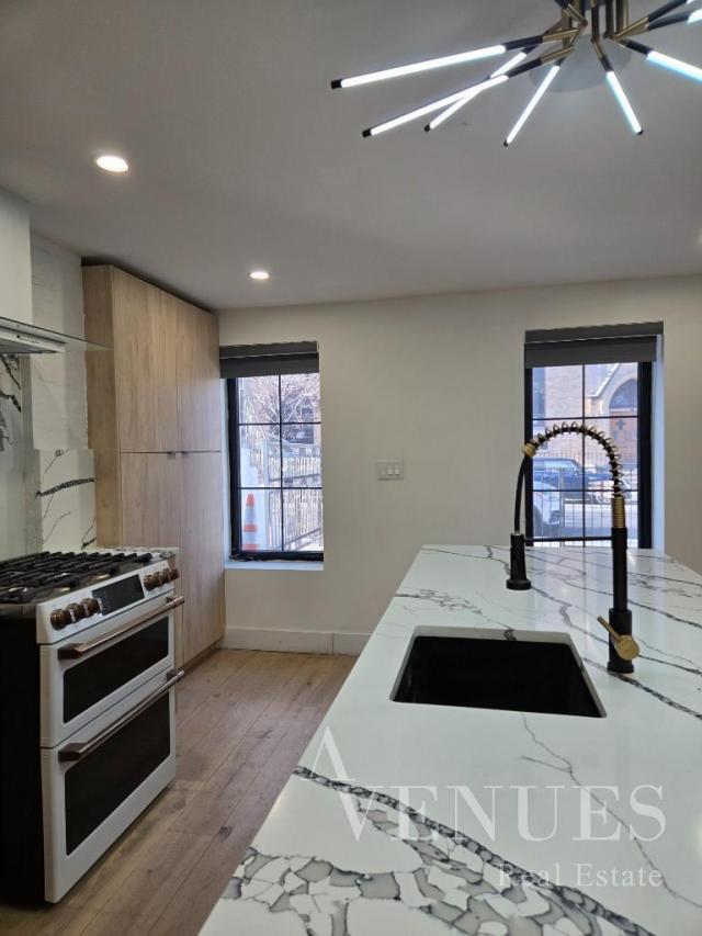 Foto del edificio - 2 bedroom in Brooklyn NY 11221