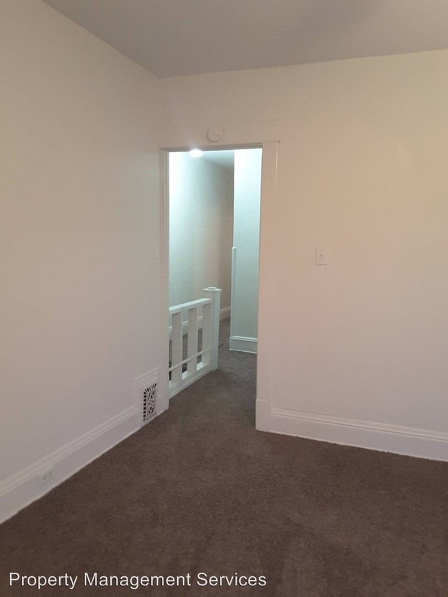 Building Photo - 2 br, 1 bath Apartment - 1413 1/2 Prairie St
