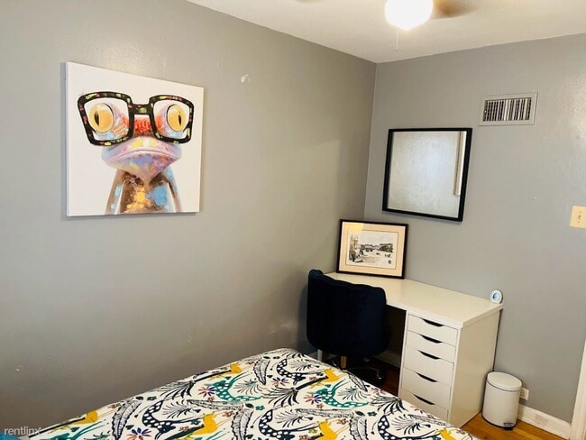 Foto del edificio - 3 br, 1 bath Condo - 328 Callan Avenue 1N