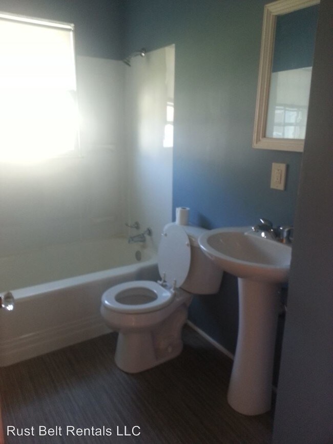 Building Photo - 2 br, 1 bath House - 60 Romaine Avenue 44512