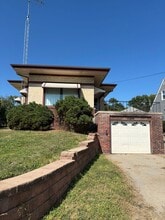 Building Photo - 2206 W Norfolk Ave