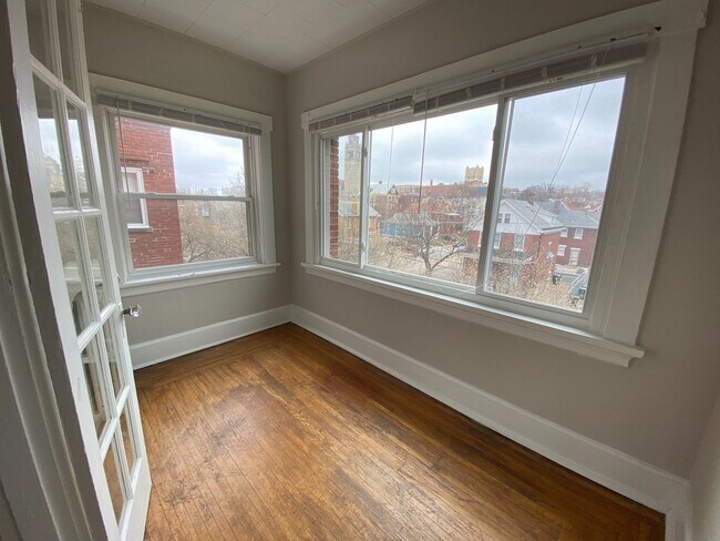 Foto del edificio - 2365/2377 Ravine St.