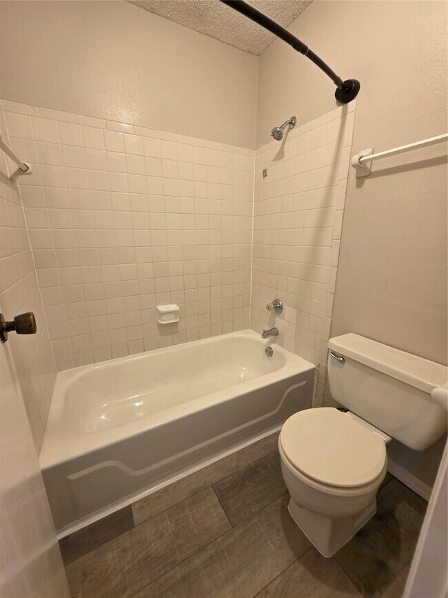 Building Photo - 2501 Gulf Fwy