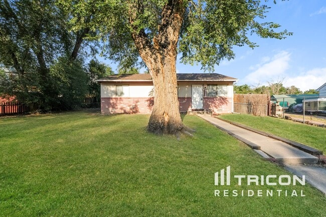 Building Photo - 2125 Frontier Dr
