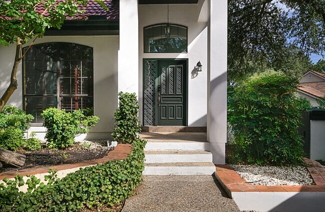 Foto del edificio - Sonterra home with great indoor outdoor living and golf cart access to the club.