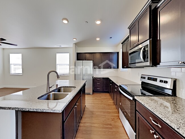 Building Photo - 10626 137th St E