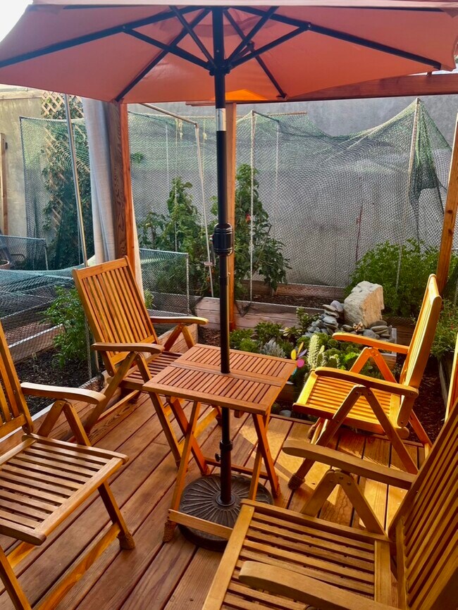 Jardín - 3520 Lyon Ave