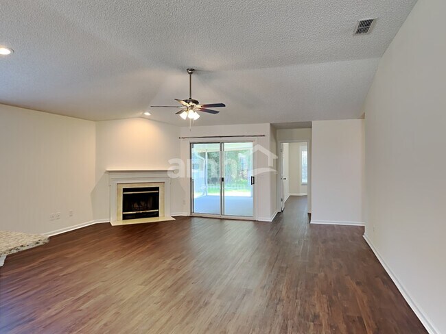 Foto del edificio - 324 Southlake Dr