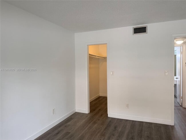 Foto del edificio - 9229 SW 87th Ave