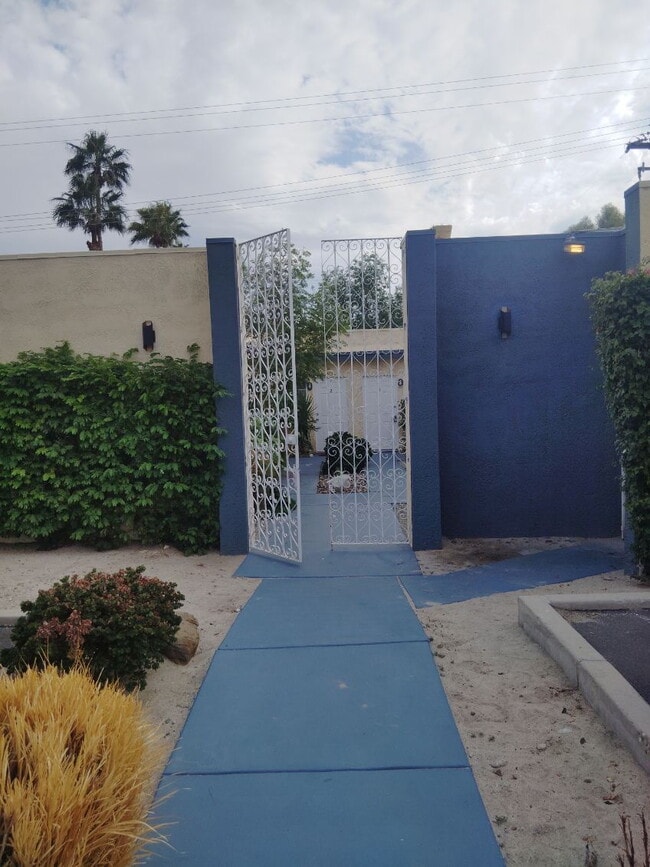 Foto del edificio - "Chic Palm Springs Retreat: 2BR/2BA"