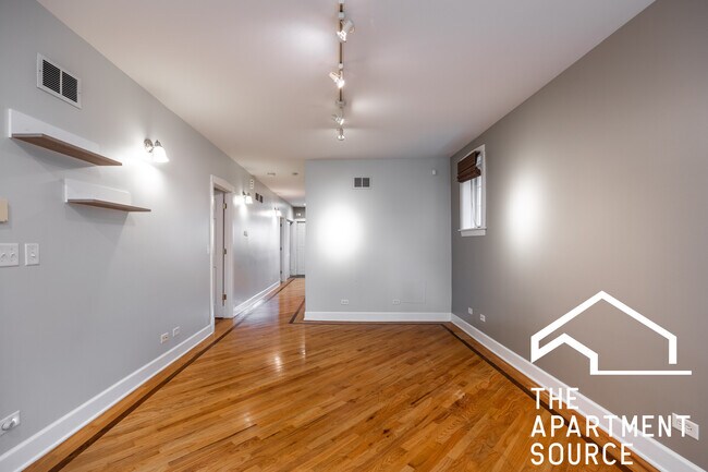 Foto del edificio - 2933 N Ridgeway Ave