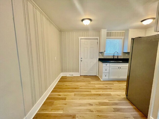 Foto del edificio - Welcome to Burgess2937, A Newly renovated ...