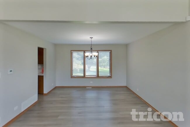 Building Photo - 5004 Lake Dawnwood Dr