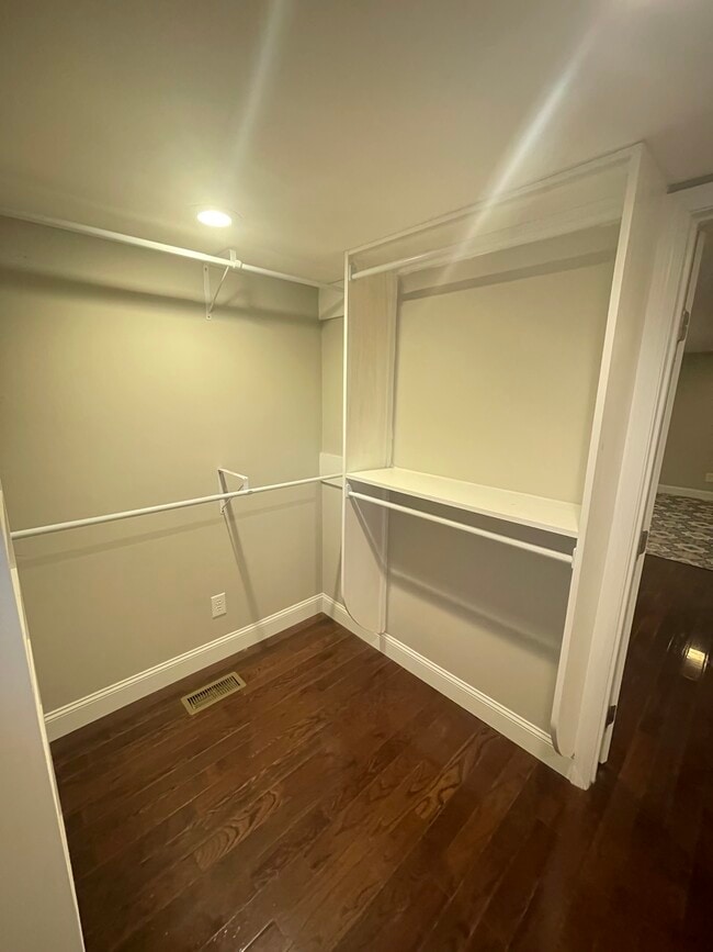 Building Photo - Brooks Street House - 1 bed 1 bath