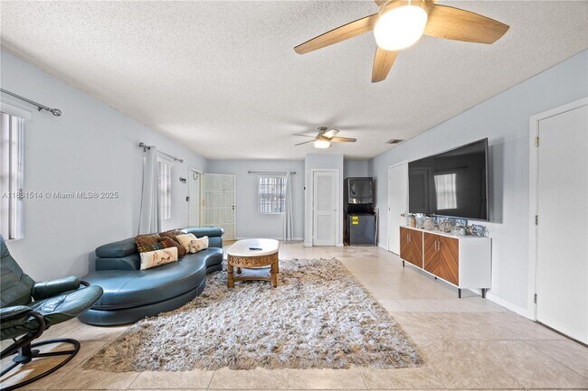 Foto del edificio - 600 NW 99th St