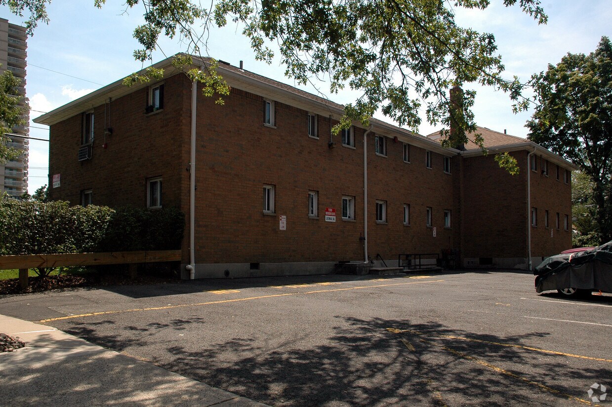 Foto del edificio - 1599 Bergen Blvd