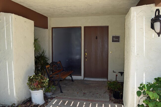 Foto del edificio - 595 Racquet Club Ln